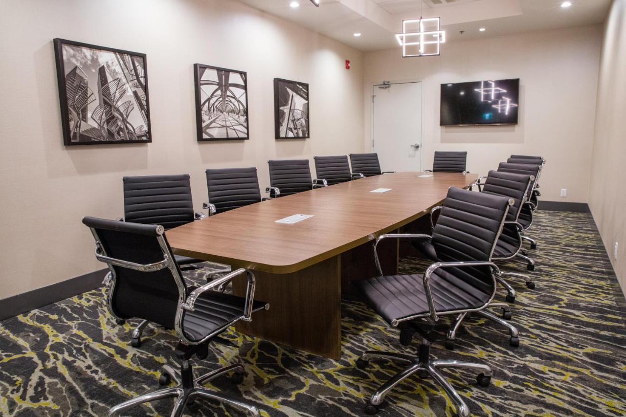 Holiday Inn Hotel & Suites Calgary South - Conference Ctr By Ihg Eksteriør bilde